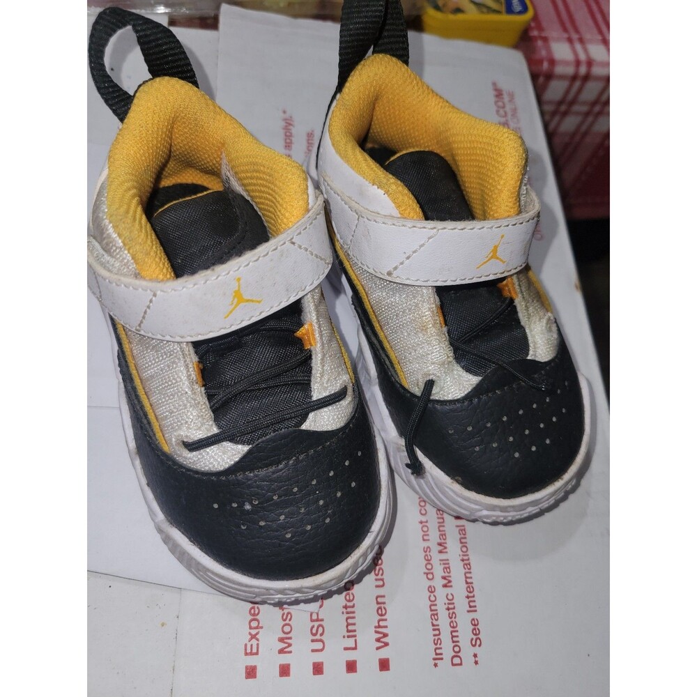 Infant Jordan's size 5C (AD70)